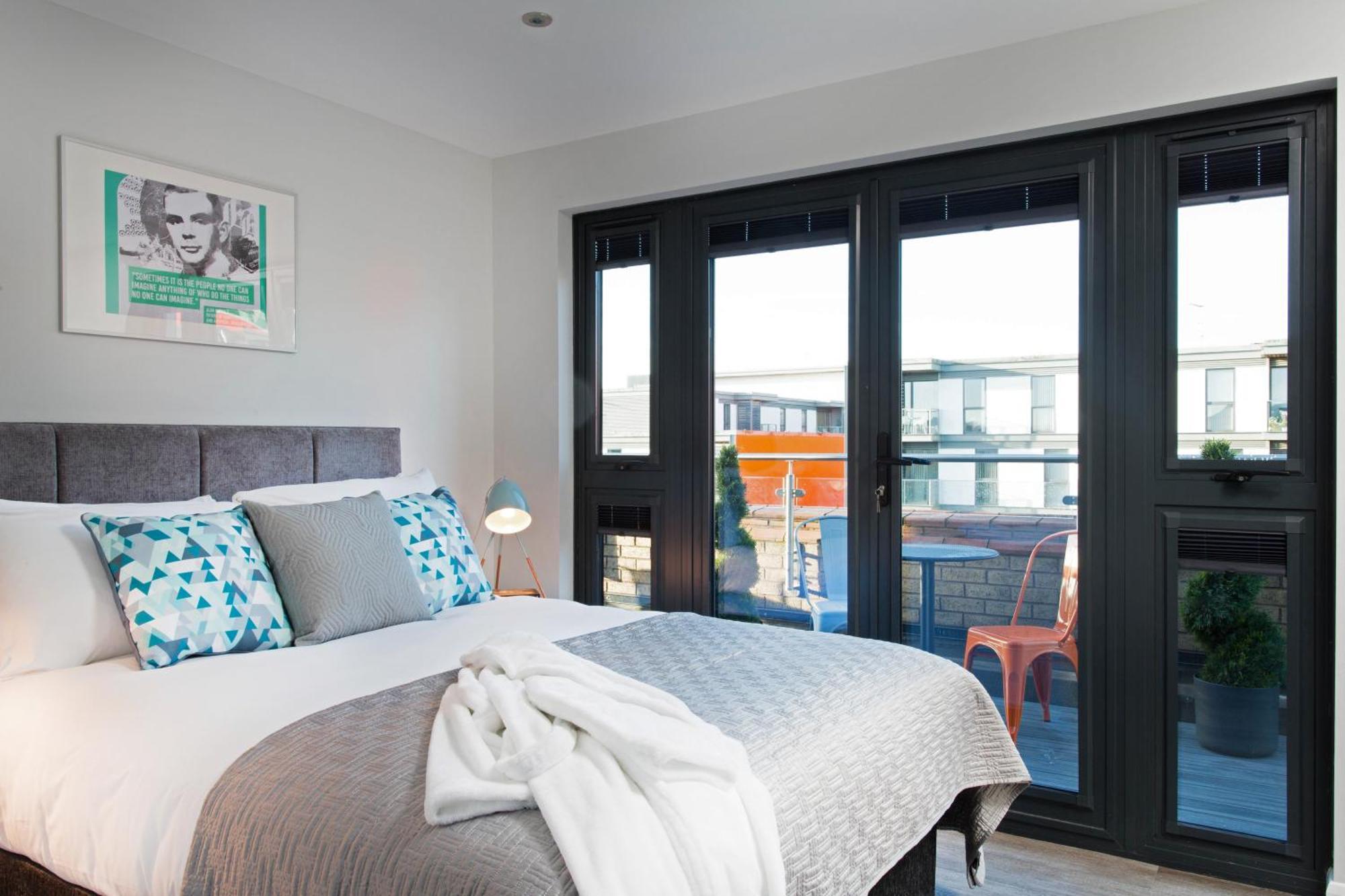 Cotels At 7Zero1 Serviced Apartments - Modern Apartments, Superfast Broadband, Free Parking, Centrally Located Milton Keynes Bagian luar foto
