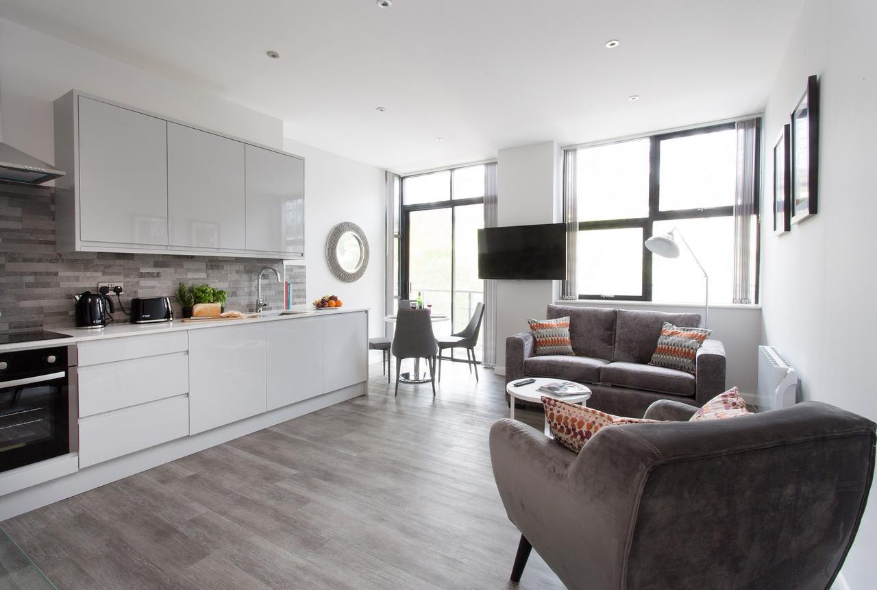 Cotels At 7Zero1 Serviced Apartments - Modern Apartments, Superfast Broadband, Free Parking, Centrally Located Milton Keynes Bagian luar foto